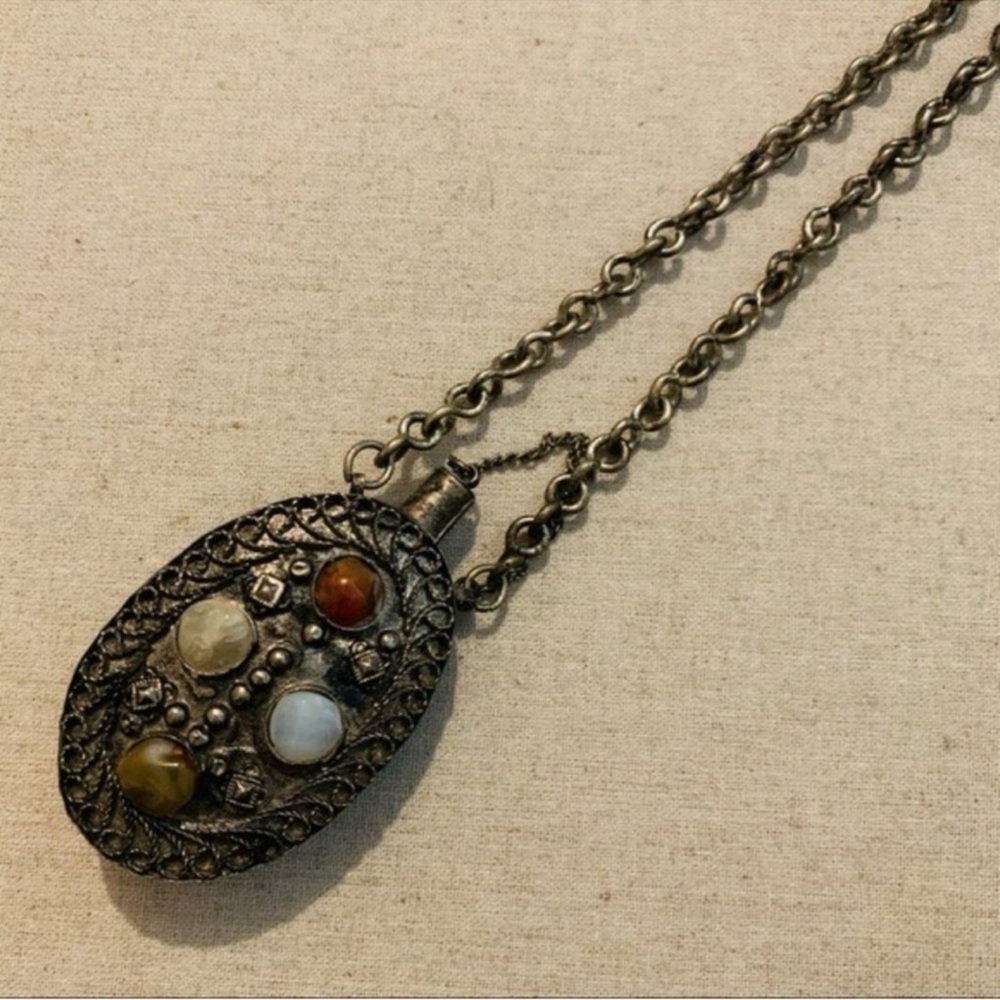 Vintage | Long Antique Indian Pendant - Picture 11 of 11